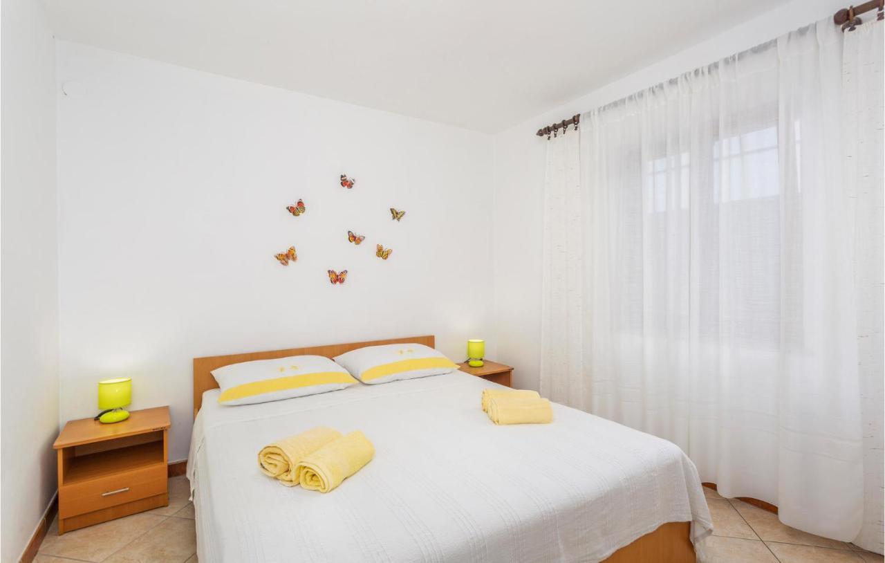 2 Bedroom Cozy Apartment In Omisalj Ngoại thất bức ảnh