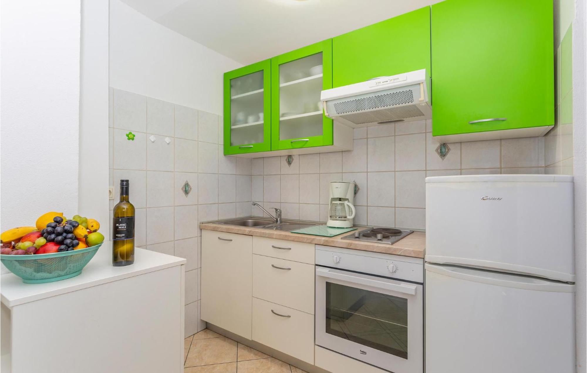 2 Bedroom Cozy Apartment In Omisalj Ngoại thất bức ảnh